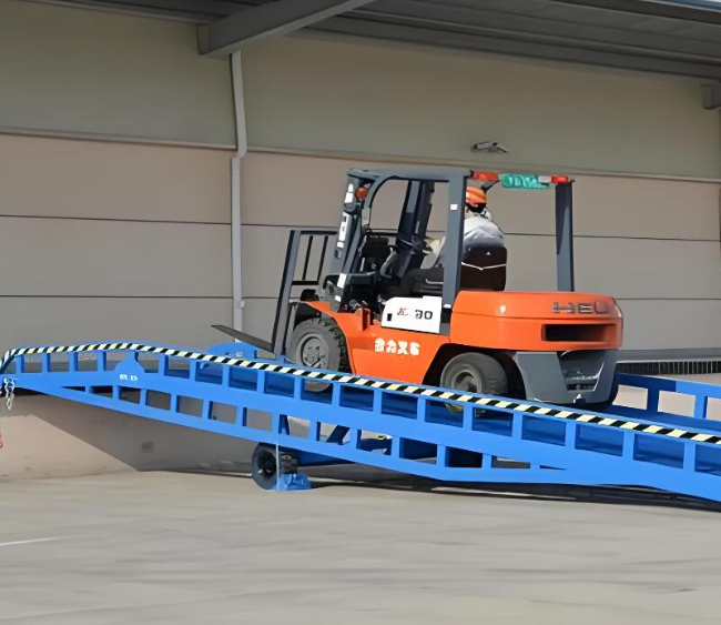 北镇移动式卸货平台（叉车用）